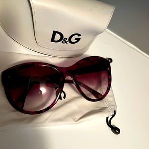 Like new DG sunglasses